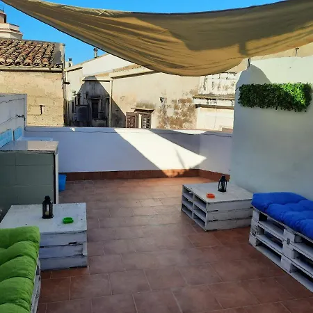 La Terrazza Sul Vicolo Πανσιόν Παλέρμο
